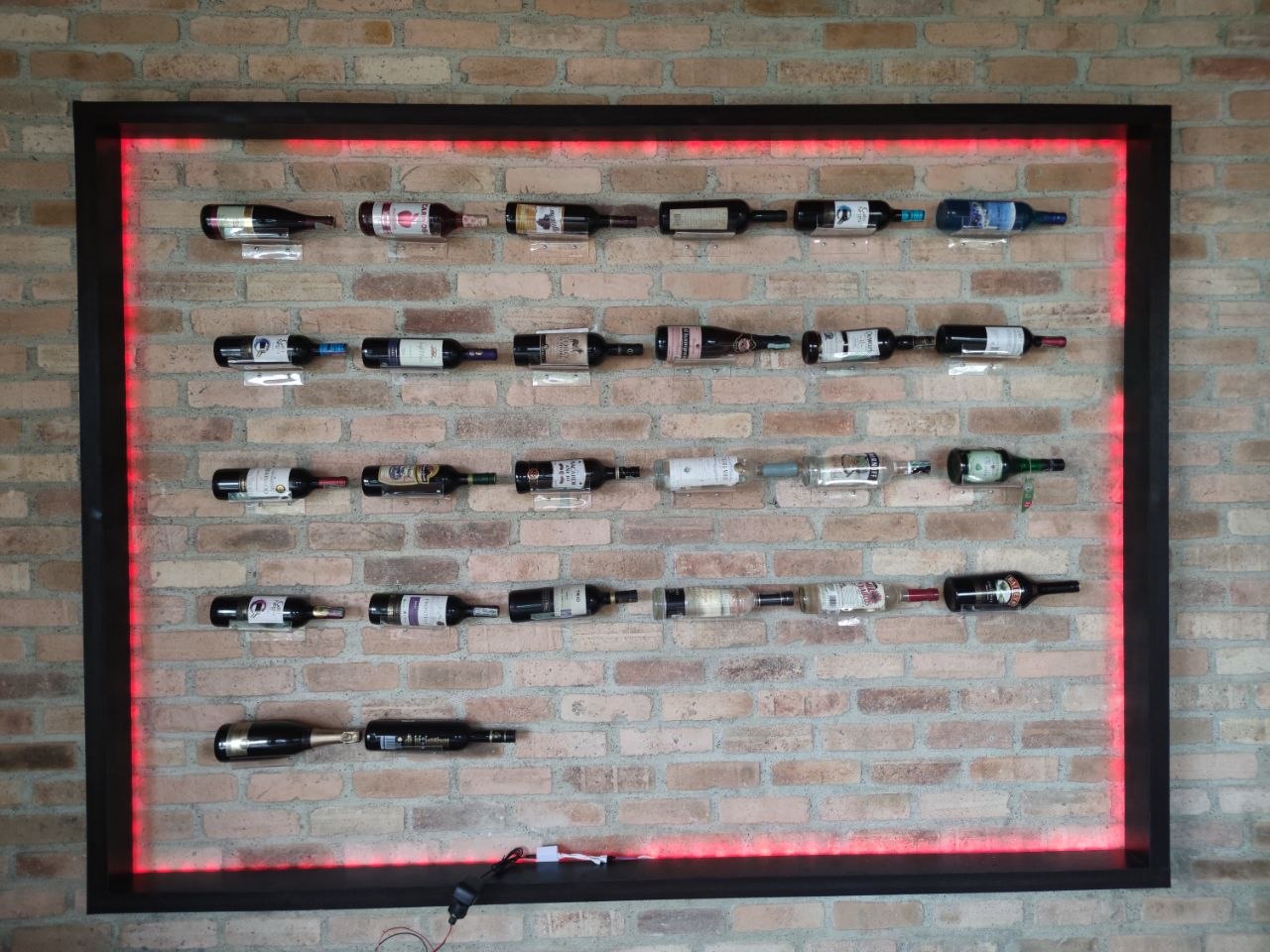 Porta botellas decorativo con iluminación LED