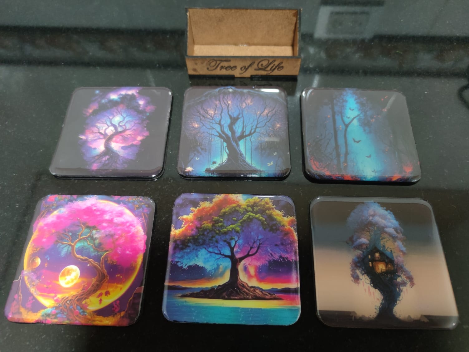 Pareja de portavasos Gallery Tree of Life con diseños de árboles